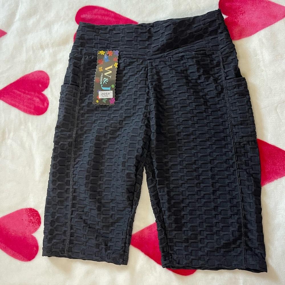 Butt scrunch shorts Size L/XL